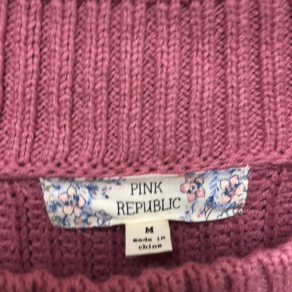 Teen girls pink pullover sweater - M - Picture 2 of 4
